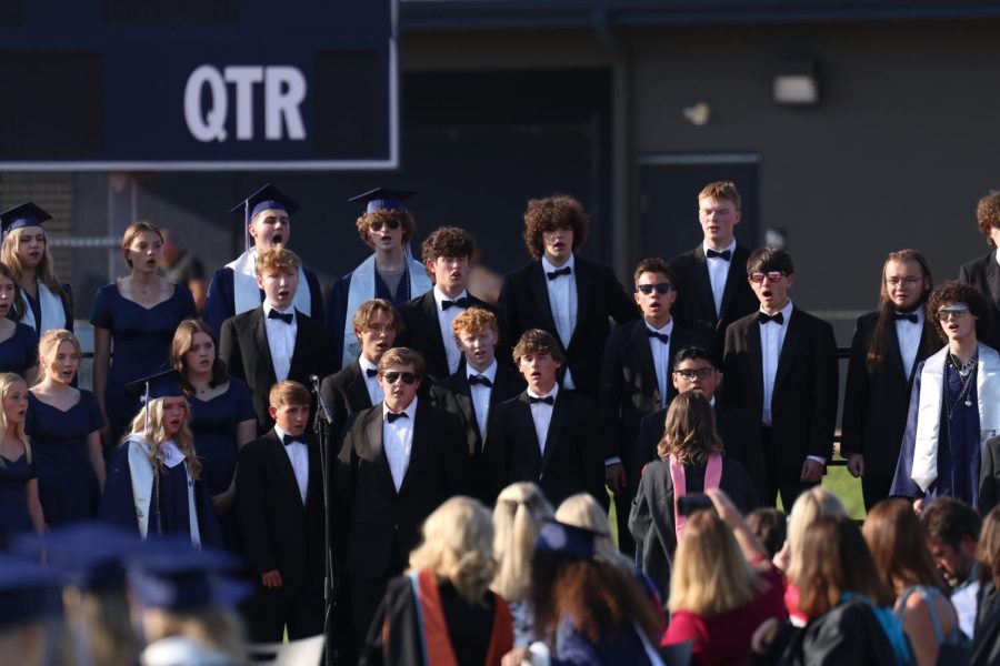 Jag Chorale sings “Hold Fast to Dreams” during the graduation ceremony.