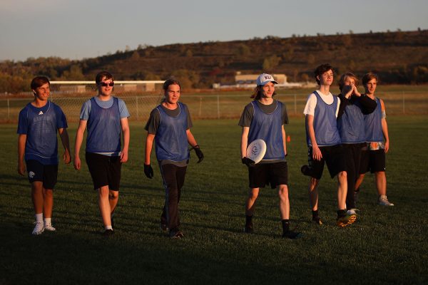 Smiling together, the team goes to meet their opponents. 