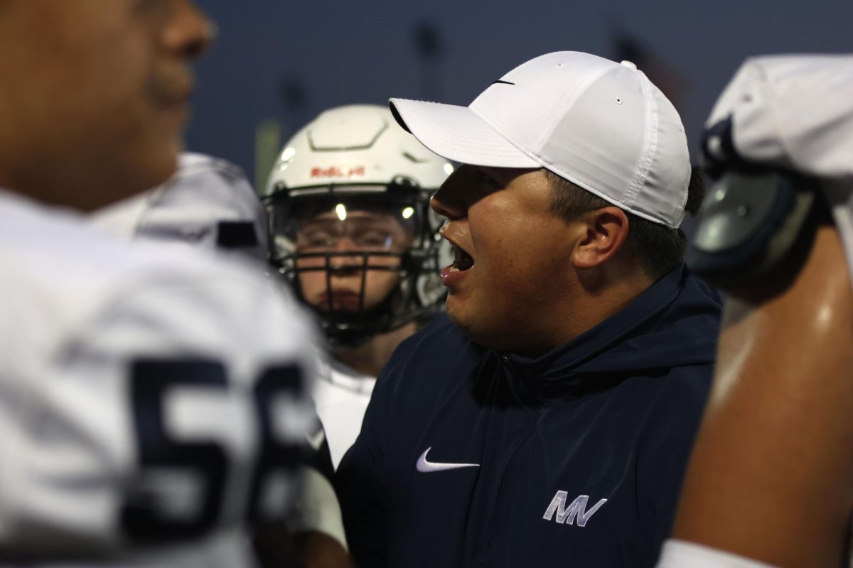 Defensive line coach Tim Thomas details the next plays for the second quarter.