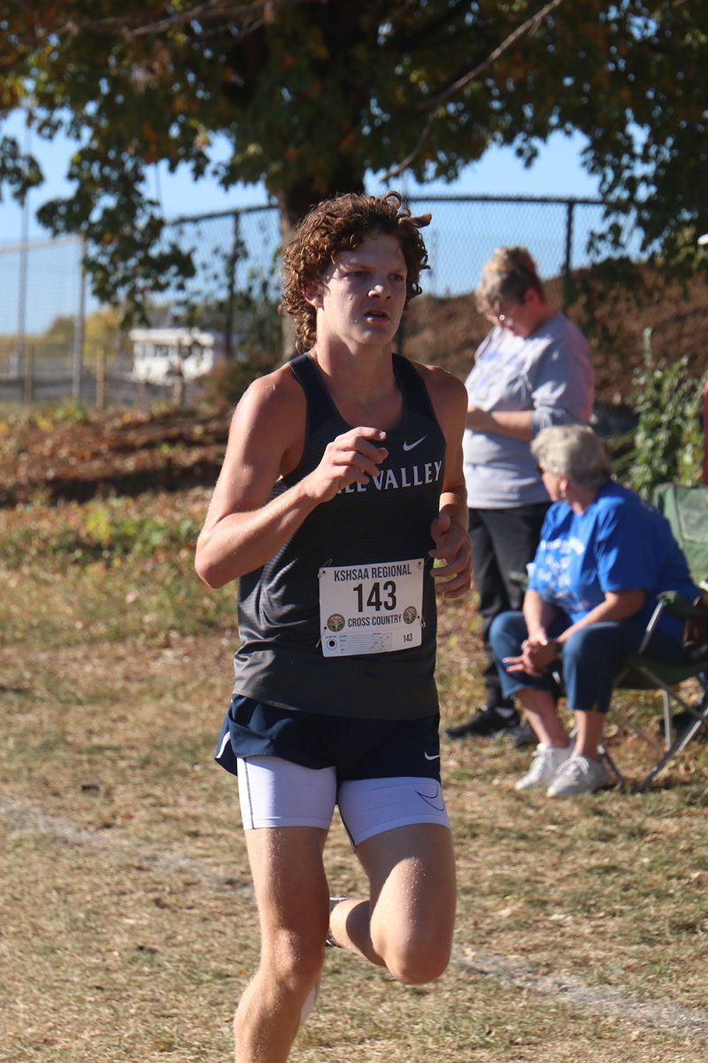 With his eyes up, sophomore Jordan Schierbaum runs strong to finish the race.