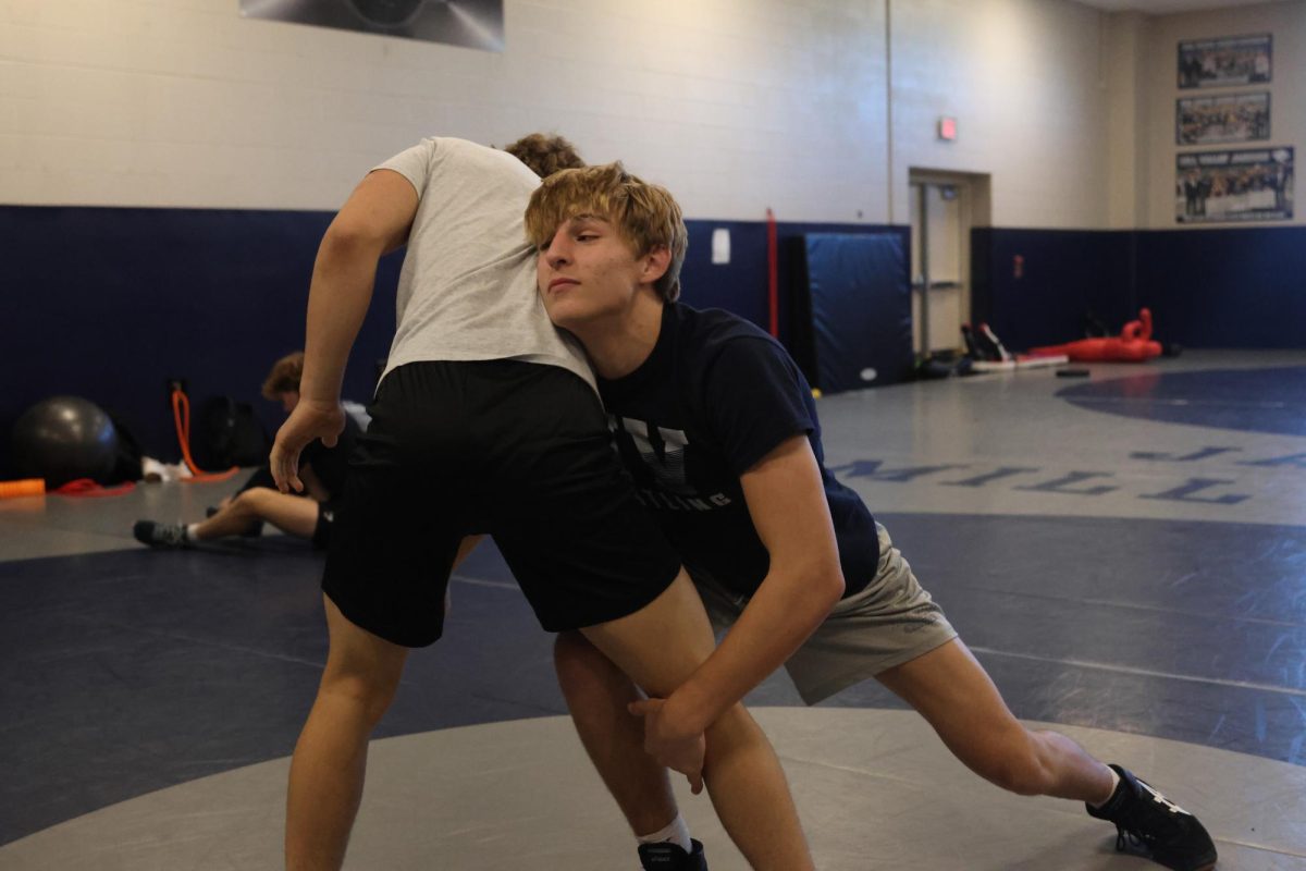Practicing+his+single+leg+takedowns%2C+senior+Colin+McAlister+works+on+his+form+at+practice+Monday%2C+Oct.+16.