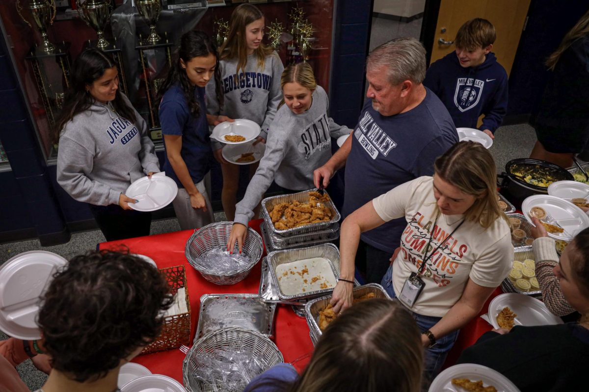 Filling their plates, a group of juniors take food provided by stuco and other students attending. 