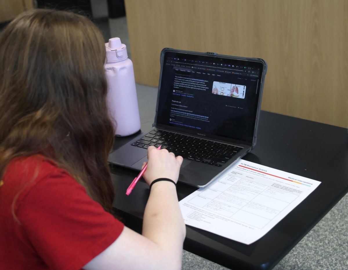 In her Medical Interventions class, junior Cadence Kerr utilizes her computer to research their unit Thursday Jan, 25. “We are lucky enough to have lab equipment to experiment with everyday,” Kerr said. “It gives us experience earlier in life and real world skill.” 