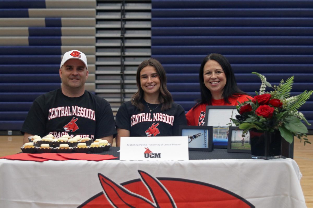Signee senior Makenna Payne signs for track at University of Central Missouri. 