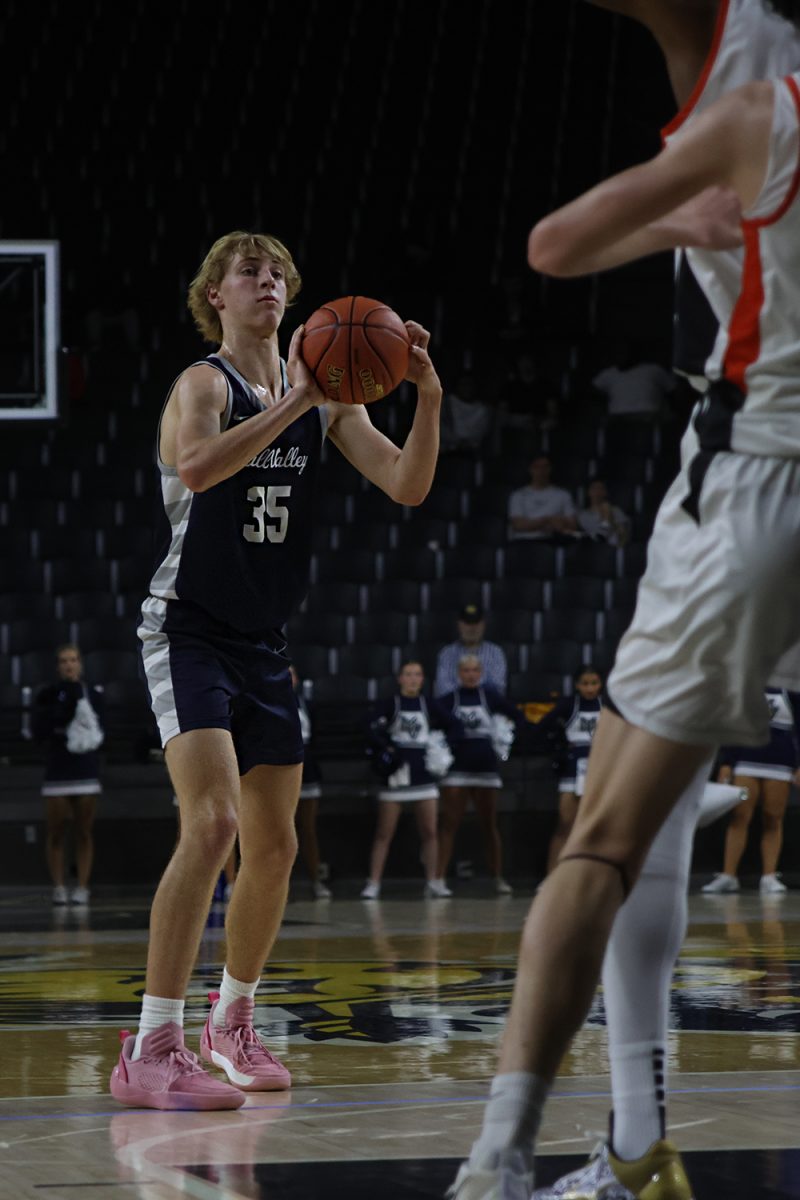 With his eyes up, junior Dylan Everhart looks for an open teammate.