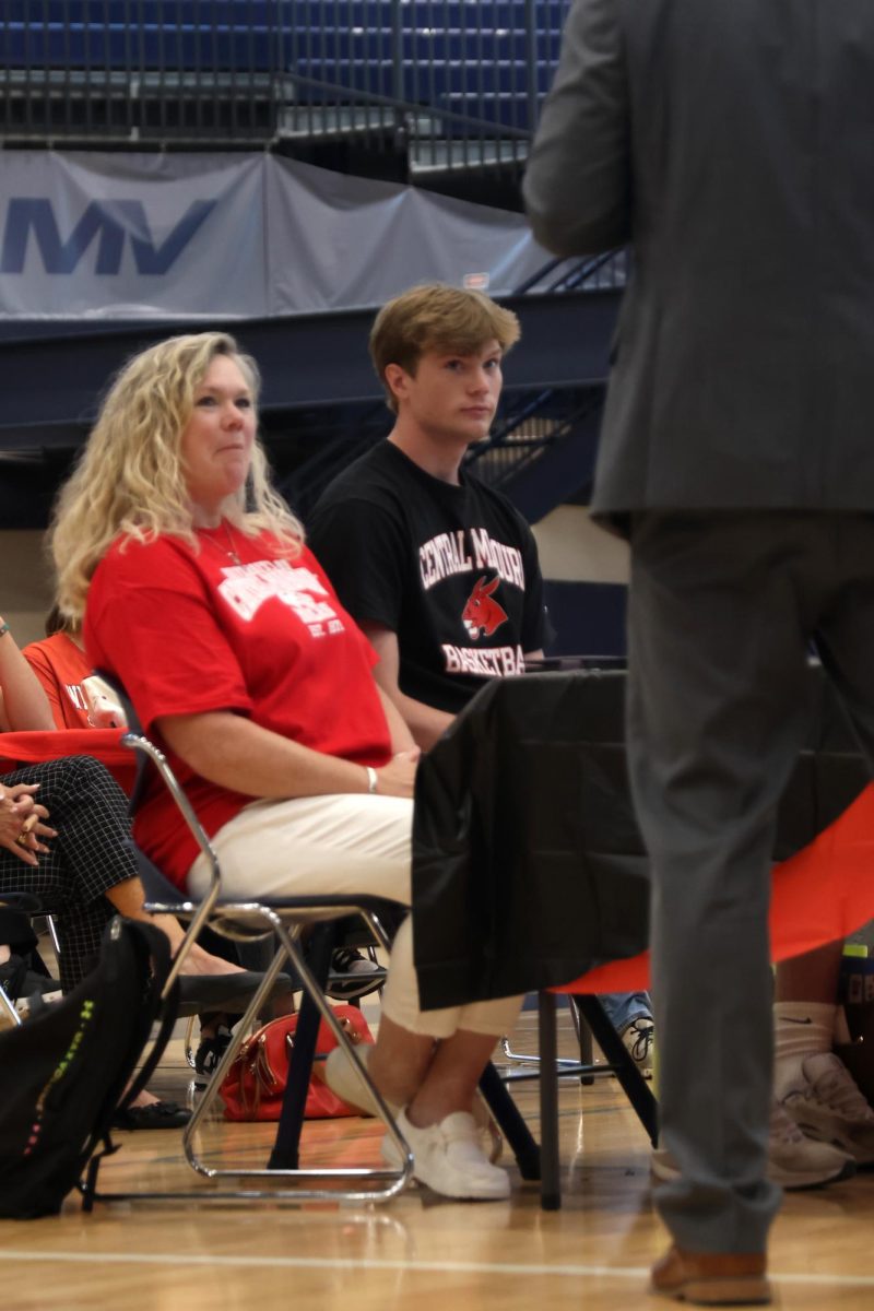 Senior Carter Kaifes makes his commitment to the University of Central Missouri. 
