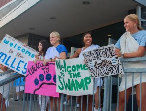 Holding welcome signs, juniors Morgan Hennes, Josie Danielson, Lyci Manirad, and Lannah Esquibel cheer incoming freshmen on.
