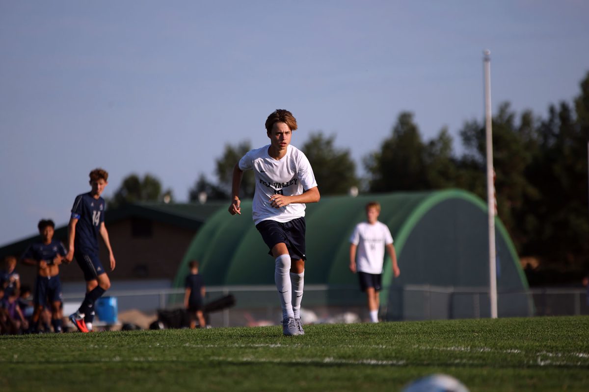 Senior Graham Kruger runs to receive the ball. Tuesday Sept. 2.