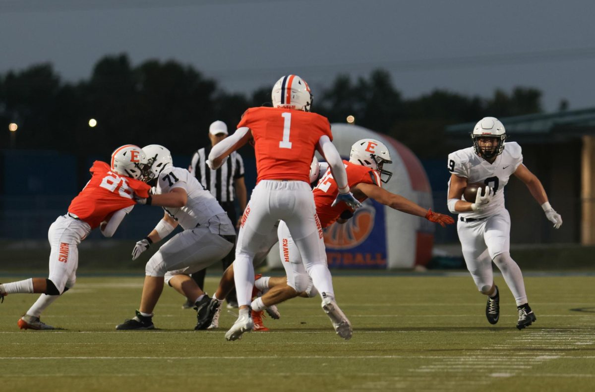 Junior Max Piva dodges the defense while running the play.