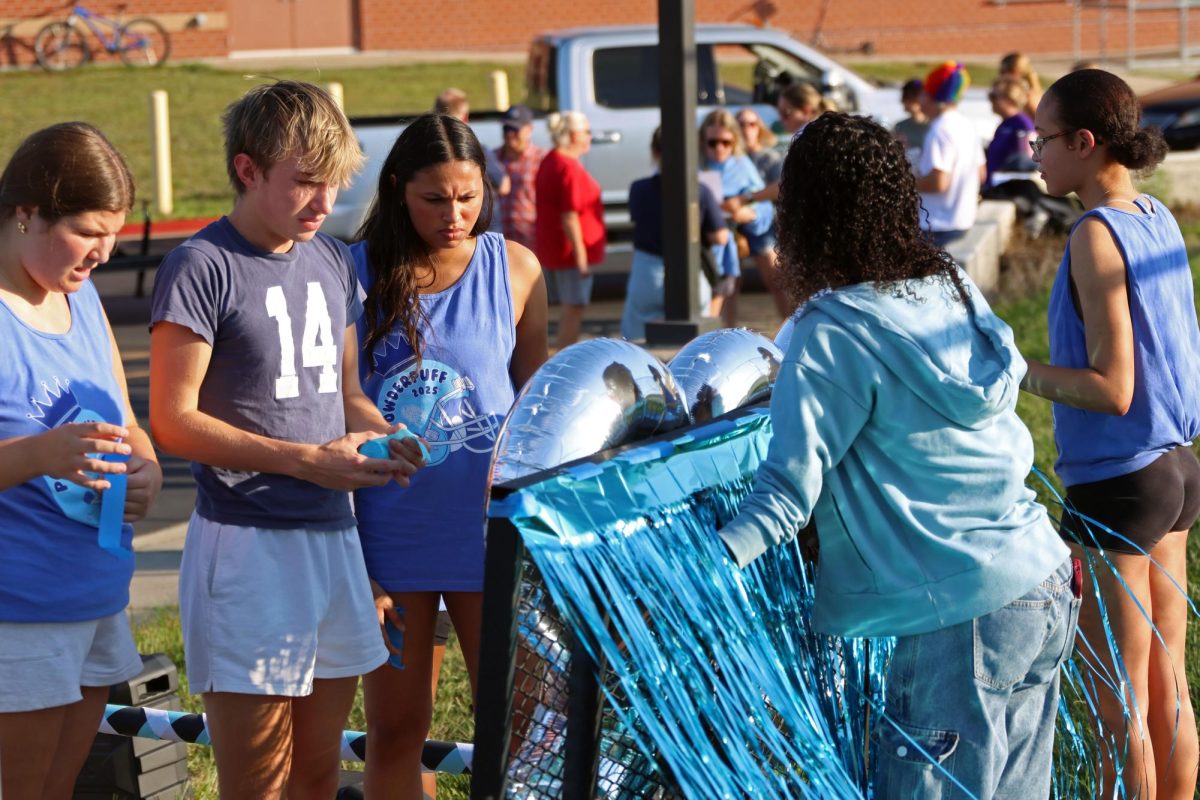 Seniors Gus Goetsch, and Aleesha Fisher decorate the senior float with balloons and streamers for the homecoming parade.