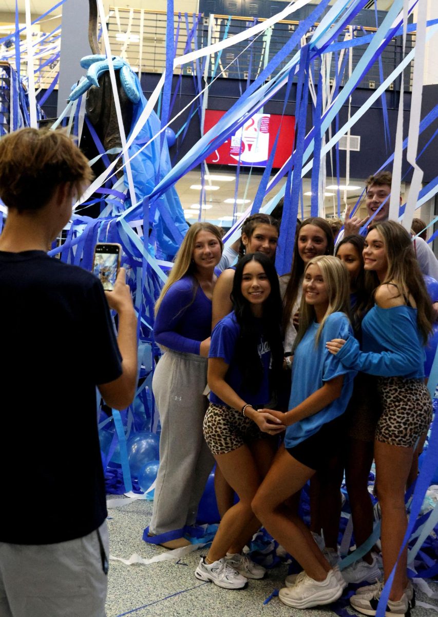 Seniors gather for group photos at Blue Bomb.
