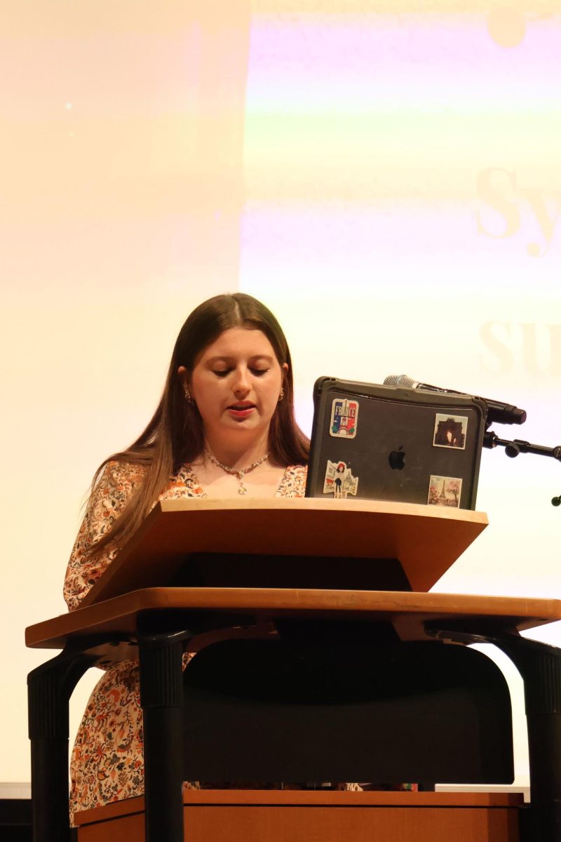 Senior leader Liberty Bouskill delivers speech on a principle of French NHS in both French and English.  